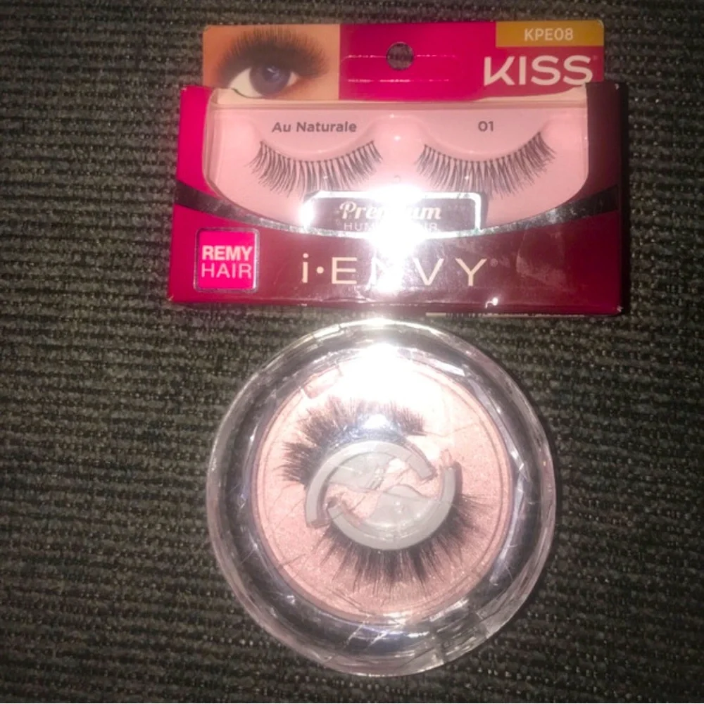 KISS Black False Eyelashes - Au Naturale 01